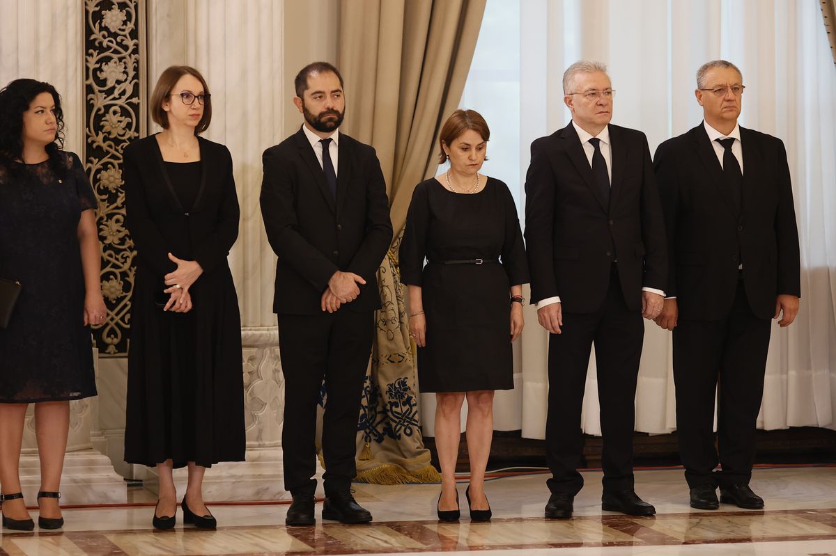 Ripostă dură din Generația de Aur, în timpul funeraliilor lui Ion Iliescu: „Dobitoci! Lăsați-l să plece”