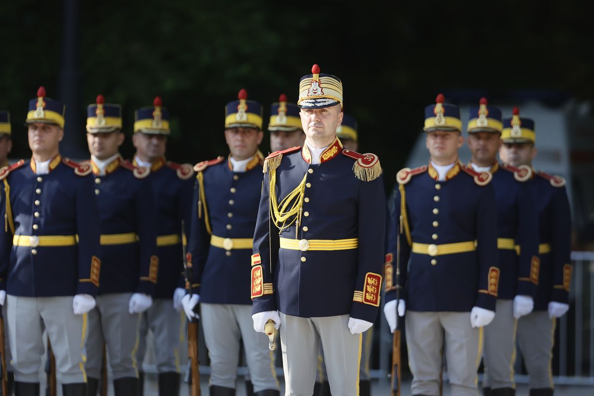 Ripostă dură din Generația de Aur, în timpul funeraliilor lui Ion Iliescu: „Dobitoci! Lăsați-l să plece”