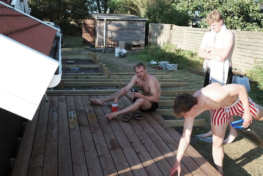 Mathias Gidsel, în pielea goală și cu bormașina în mână / FOTO: Instagram