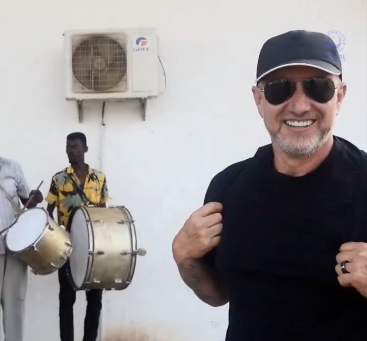 Adrian Mutu sare în apărarea lui Laurențiu Reghecampf: „Nu e nimic penibil"