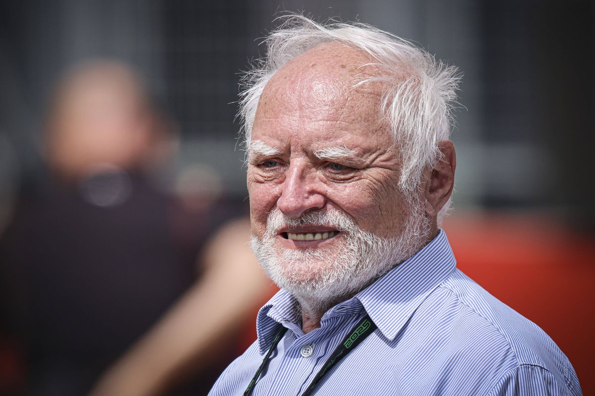 Legendarul personaj din MEME-uri a apărut la Marele Premiu al Ungariei » Chiar și piloții au vrut să se fotografieze cu el!