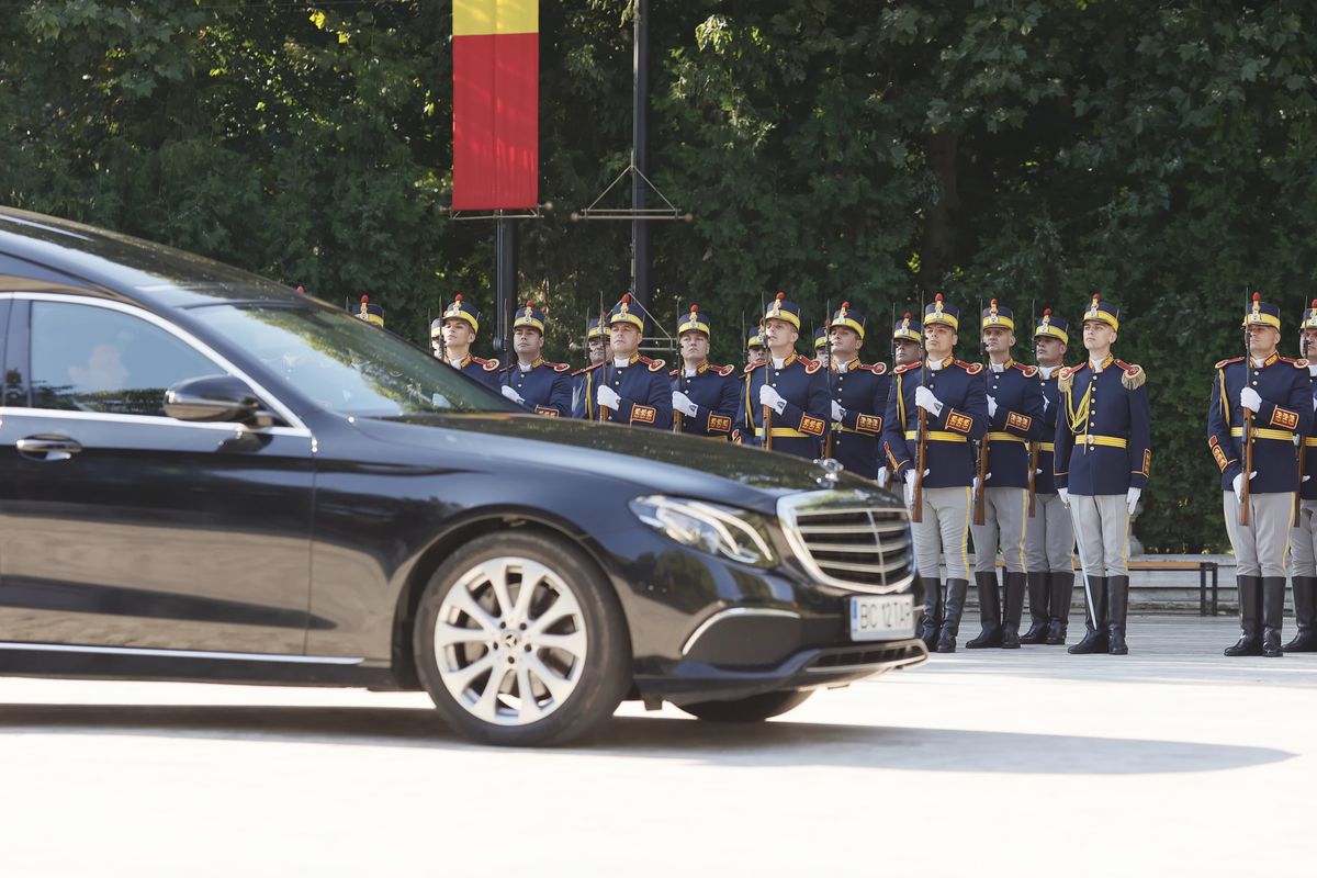 Ripostă dură din Generația de Aur, în timpul funeraliilor lui Ion Iliescu: „Dobitoci! Lăsați-l să plece”