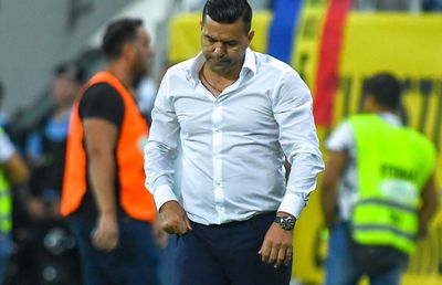 Costin Ștucan, dezamăgit de atitudinea lui Contra: „La naționala mare, pe bancă stă un căpcăun care vede fotbalul ca pe o piatră uriașă care trebuie cărată cu trudă”