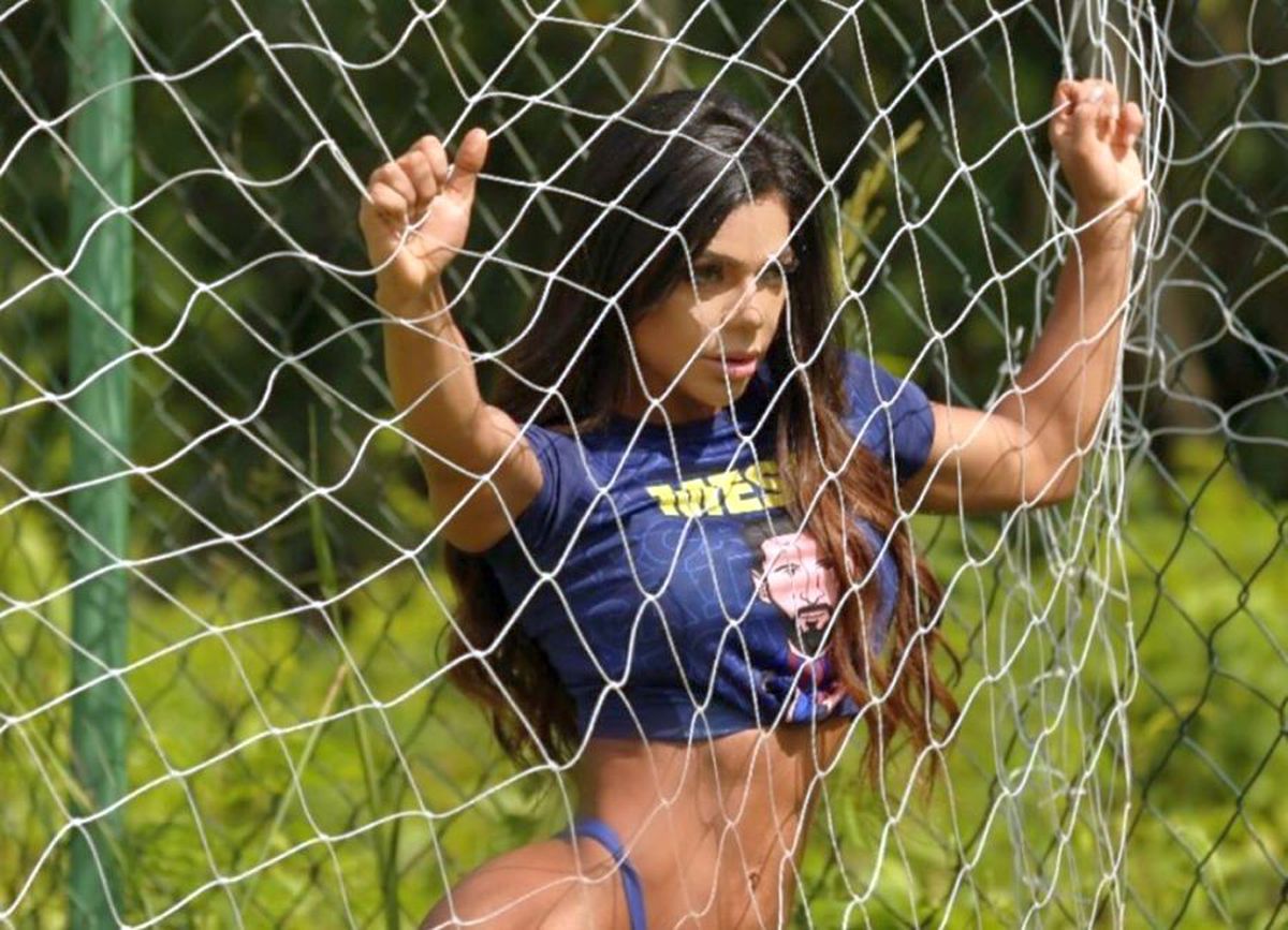 FOTO Miss BumBum face orice pentru Messi! S-a dezbrăcat complet în semn de protest: „Demisia, l-ați transformat pe Leo într-un sclav”