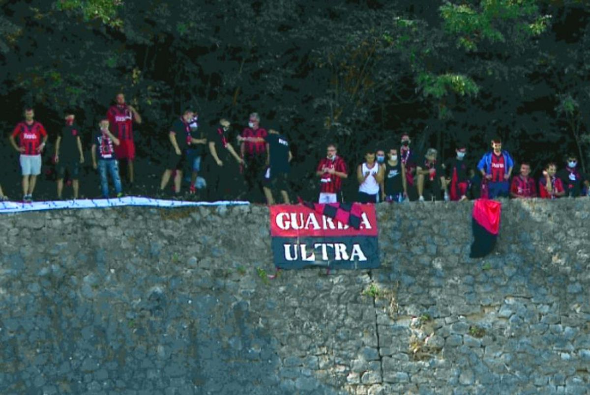 REȘIȚA - PETROLUL. FOTO Fanii reșițeni au păcălit protocolul anti-coronavirus + Gafă greu de uitat comisă de Cobrea