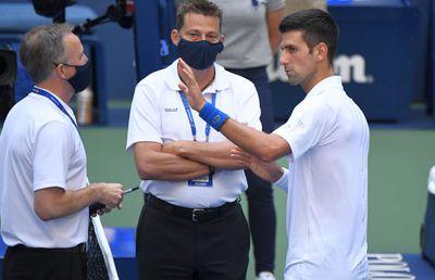 De la „o descalificare lamentabilă” la „cel mai rău sportiv al generației”. Curg reacțiile după descalificarea lui Djokovic de la US Open