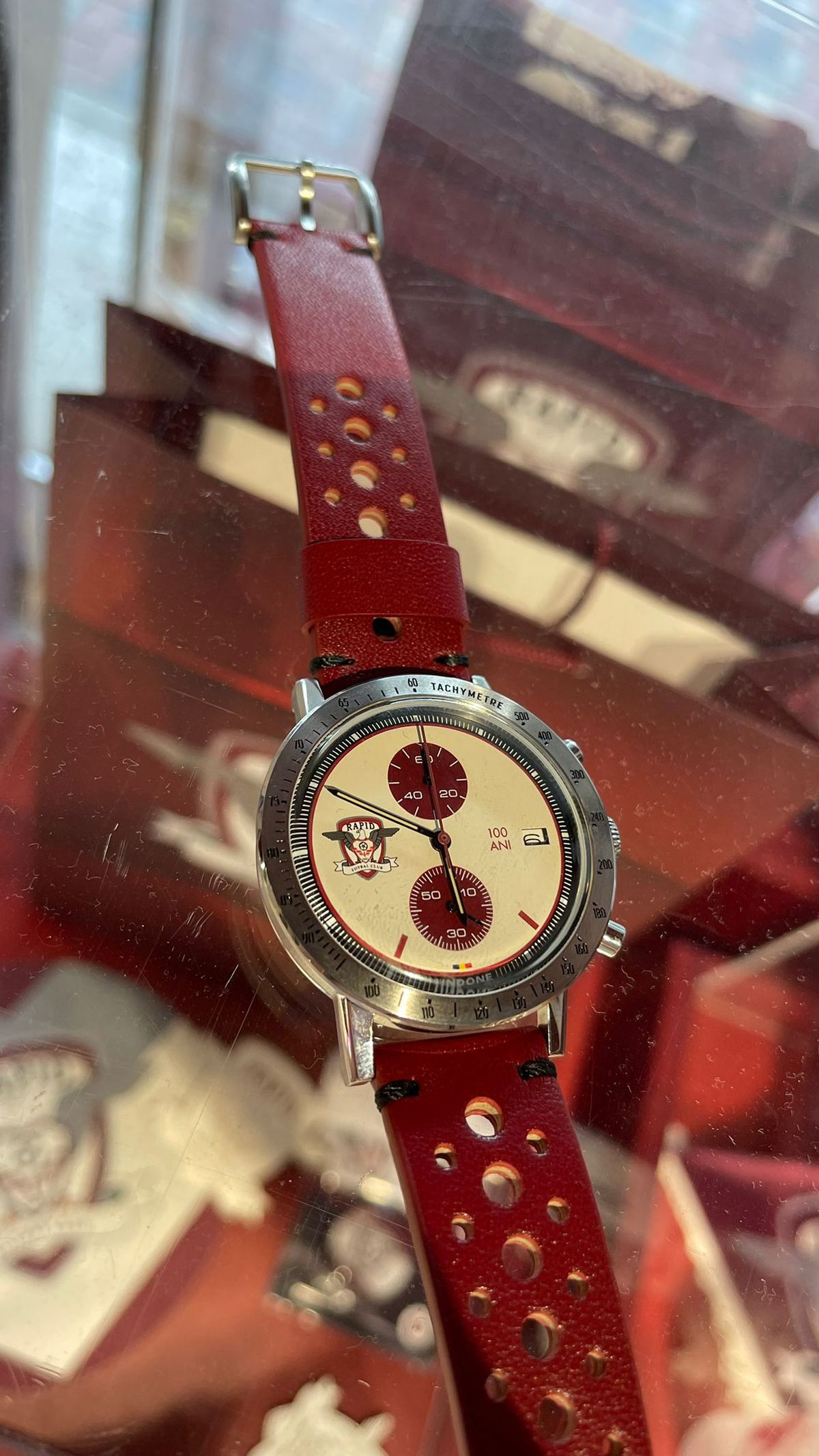 Rapid și-a lansat ediția limitată de ceasuri de centenar » Ce primesc fanii pentru 1.923 de lei