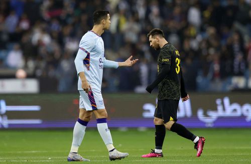 Cristiano Ronaldo (38 de ani), căpitanul naționalei Portugaliei, a vorbit despre rivalitatea cu Leo Messi (36 de ani): „Suntem doi foarte buni jucători care am scris istoria fotbalului, deși fiecare are drumul său”.