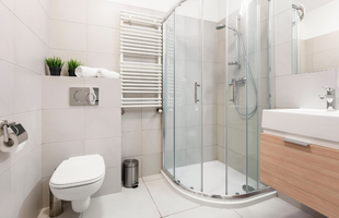 Ce sunt cabinele de duș semirotunde și care sunt beneficiile acestora?