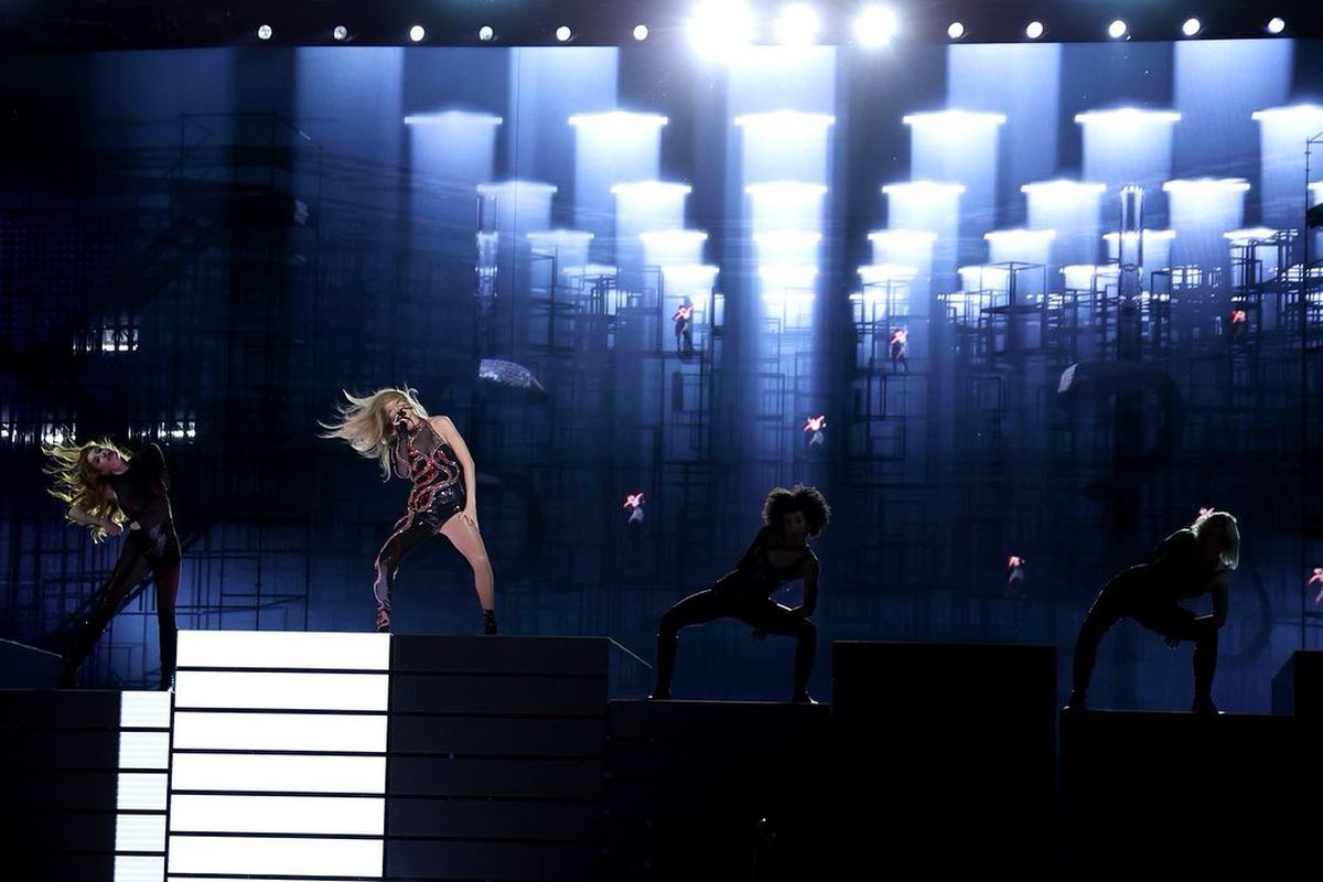 Taylor Swift, iubita lui Travis Kelce, a intrat în topul miliardarilor lumii » Artista ar fi vrut să cumpere un club de fotbal