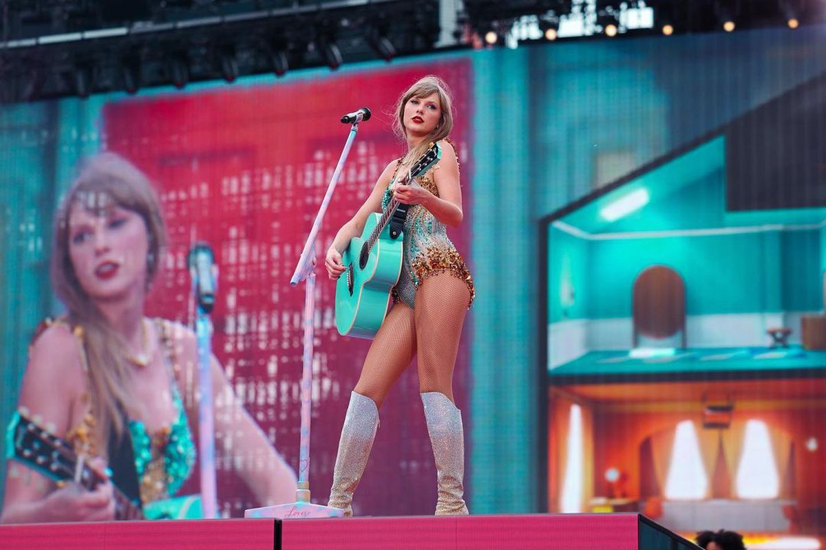 Taylor Swift, iubita lui Travis Kelce, a intrat în topul miliardarilor lumii » Artista ar fi vrut să cumpere un club de fotbal