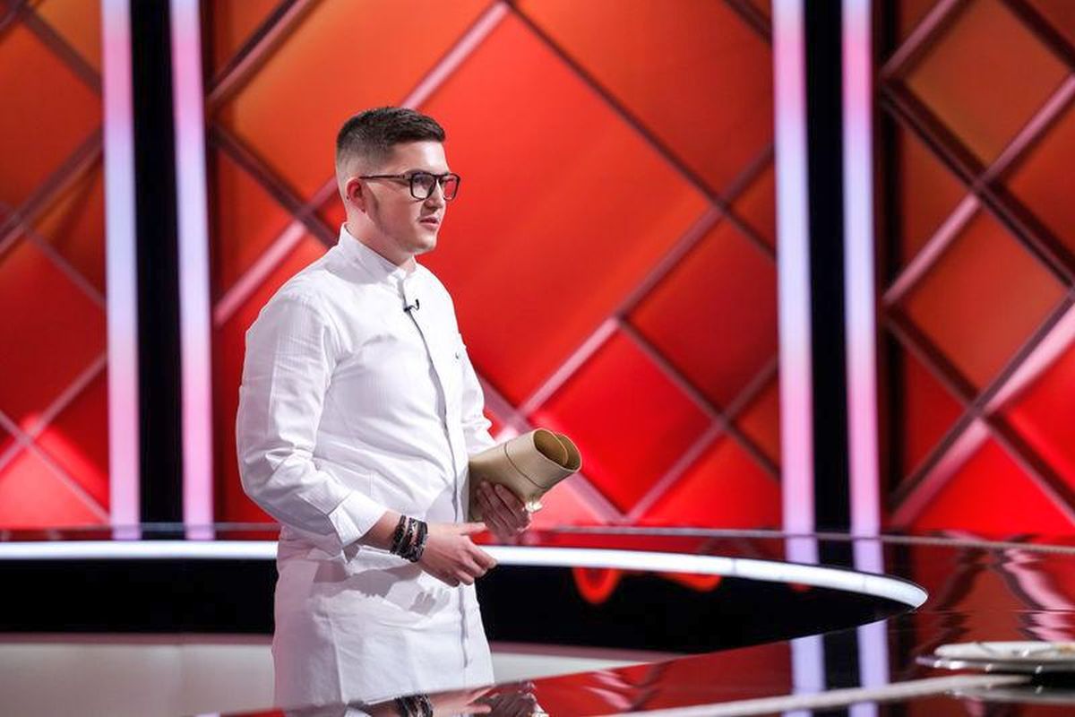 Bucătarul de numai 18 ani care la numai 14 ani gătea pentru Kylian Mbappe și Karim Benzema l-a făcut pe Cătălin Scărlătescu să îi dea „Cuțitul de Aur”: „Mi-au plăcut culorile”