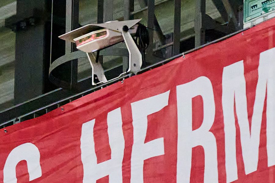 Superliga a intrat în era Hi-Tech » Camerele-spion care au apărut pe stadioanele din România! Ce date furnizează și cum îi ajută în timp real pe antrenori