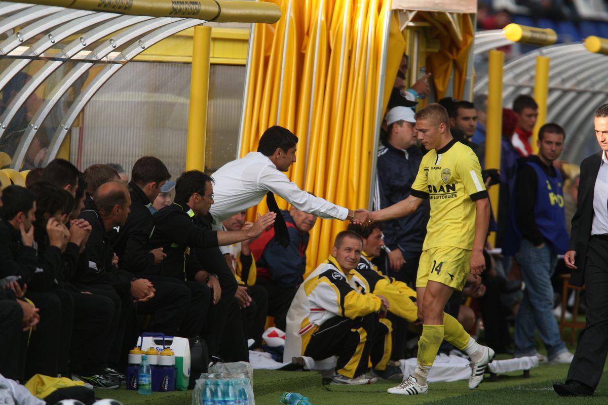 Nume uriașe la meciul de retragere al lui Mihai Roman » Interviu de impact cu internaționalul trecut pe la FCSB și Rapid: „M-au prins sub un camion în Belgia și trimis acasă!”