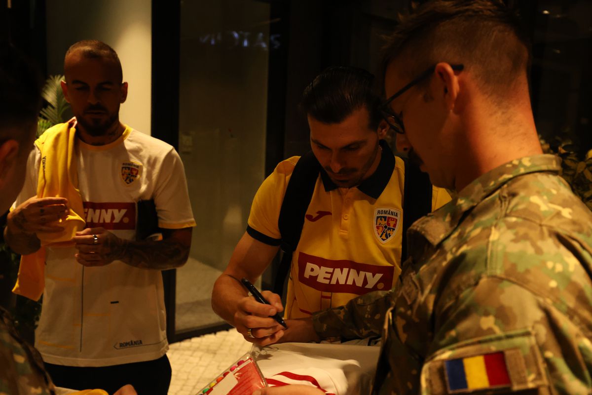 Imagini impresionante: vizita surprinzătoare pe care au primit-o jucătorii la hotel după antrenamentul oficial: “Fiul meu nu va dormi toată noaptea”