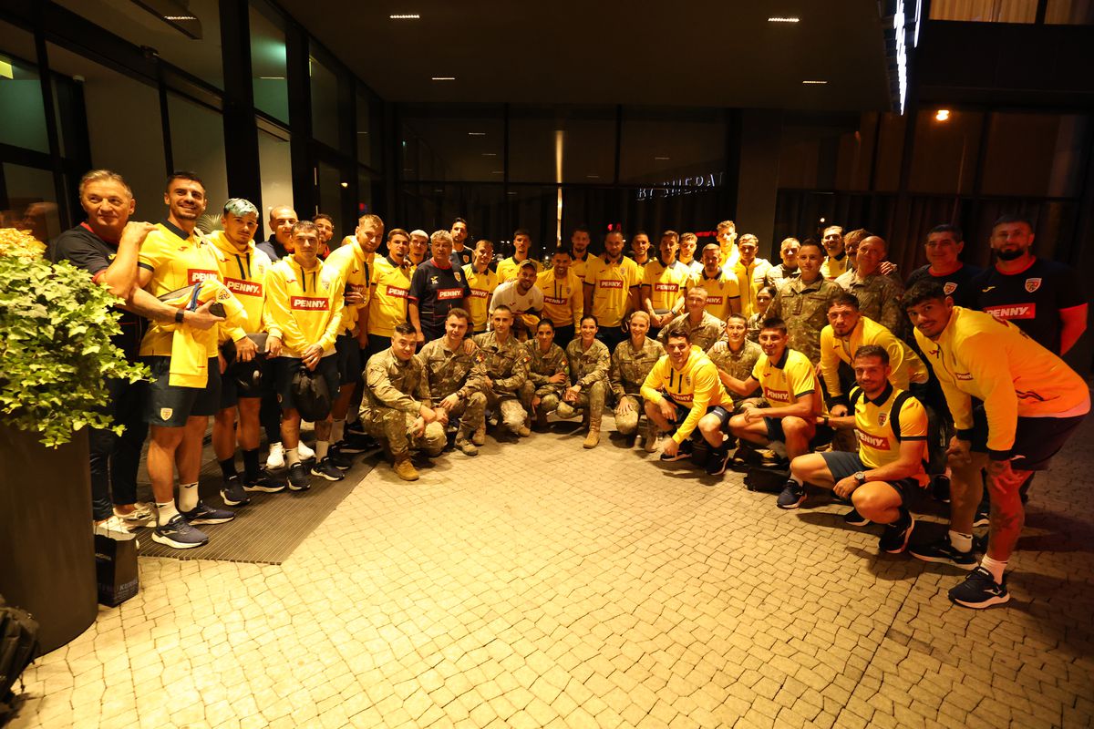 Imagini impresionante: vizita surprinzătoare pe care au primit-o jucătorii la hotel după antrenamentul oficial: “Fiul meu nu va dormi toată noaptea”