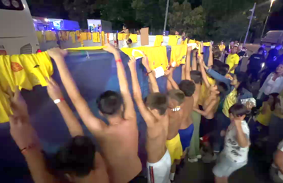 Scene penibile: generația de suflet, ascunsă de copii prin garduri de doi metri! Ce nu s-a văzut la TV, după umilința din România - Canada