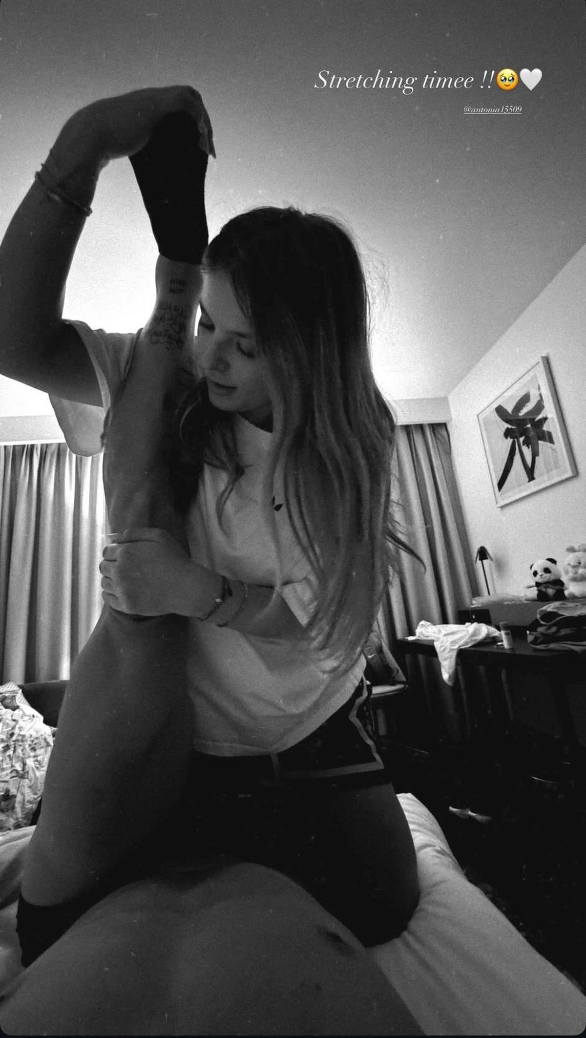 Bîrligea a ieșit aseară în fața locuinței și a scris două cuvinte mari pe zăpada de pe stradă