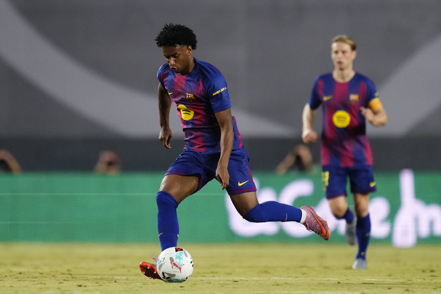 Alejandro Balde nu va juca nici el împotriva Valenciei. Foto: Imago Bătăi de cap pentru Hansi Flick » Accidentarea este mai gravă decât se anticipa