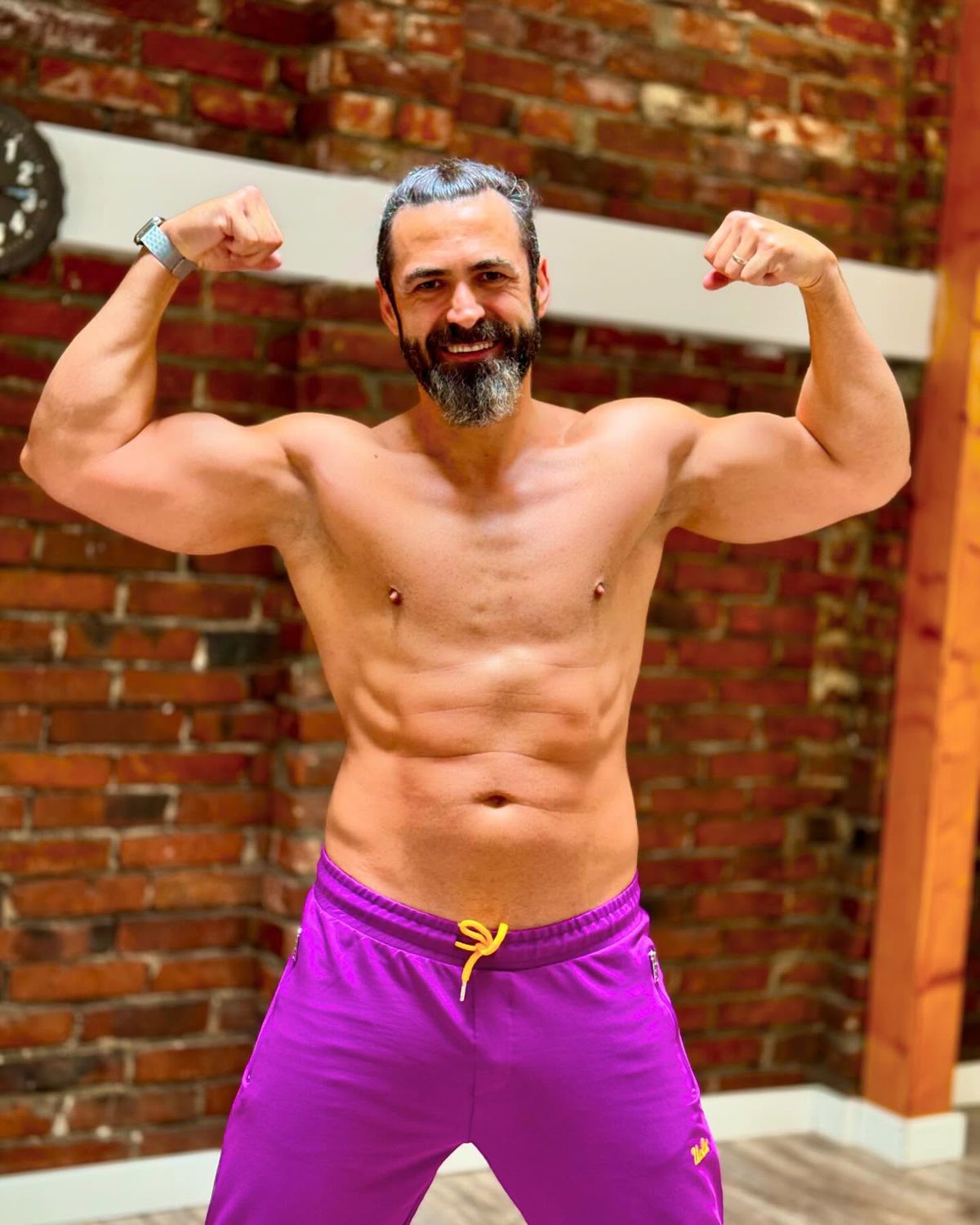 Antrenor cu 20 de ani de experiență în fitness: „90% dintre influencerii de health nu sunt curați!” + Care e „cel mai puternic aliment”