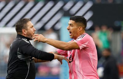 Și-a cerut scuze, însă nu a fost cruțat! » Sancțiunea primită de Luis Suarez după ce a scuipat un adversar