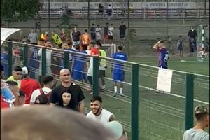 Scene violente la meciul organizat de Zilele Târgoviștei » Antrenor bătut și amenințat cu cuțitul