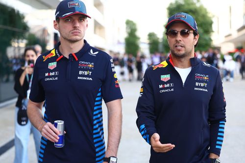 Max Verstappen (stânga) și Sergio Perez (dreapta) / Foto: Getty Images