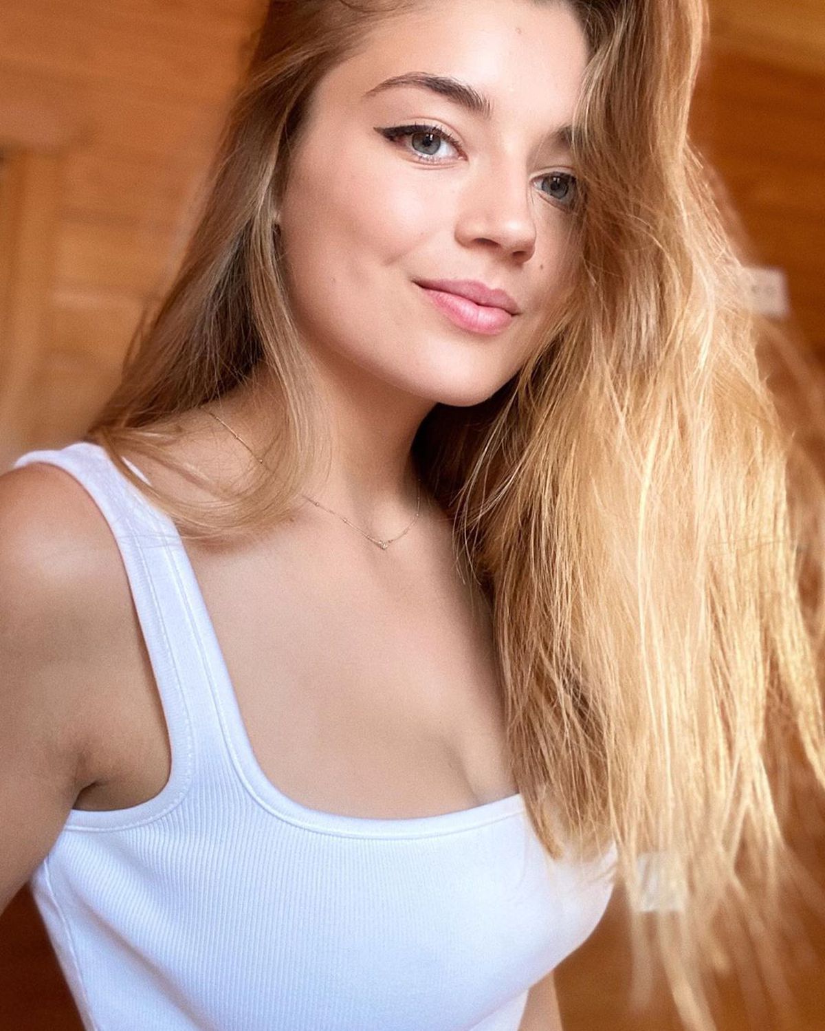 FOTO Aleix Garcia vine în România cu o bombă sexy » Fostul jucător al lui Manchester City se iubește cu o moldoveancă!