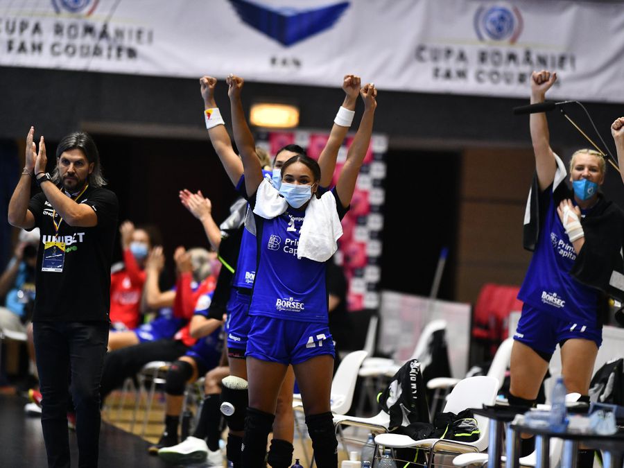 Antrenorul Adi Vasile va trebui să se descurce fără briliantul echipei FOTO CSM Bucuresti Antrenorul Adi Vasile va trebui să se descurce fără briliantul echipei FOTO CSM Bucuresti