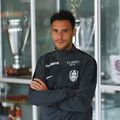 Mario Camora, un fotbalist cu personalitate, a acceptat să asculte fără să crâcnească de Dan Petrescu, unul dintre motivele pentru care CFR Cluj domină România de 3 ani și este pentru a doua oară în grupele Europa League.