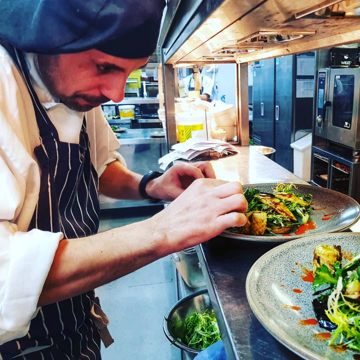 VIDEO. Un fost atacant român a luat „Cuțitul de Aur” în emisiunea „Chefi la Cuțite”