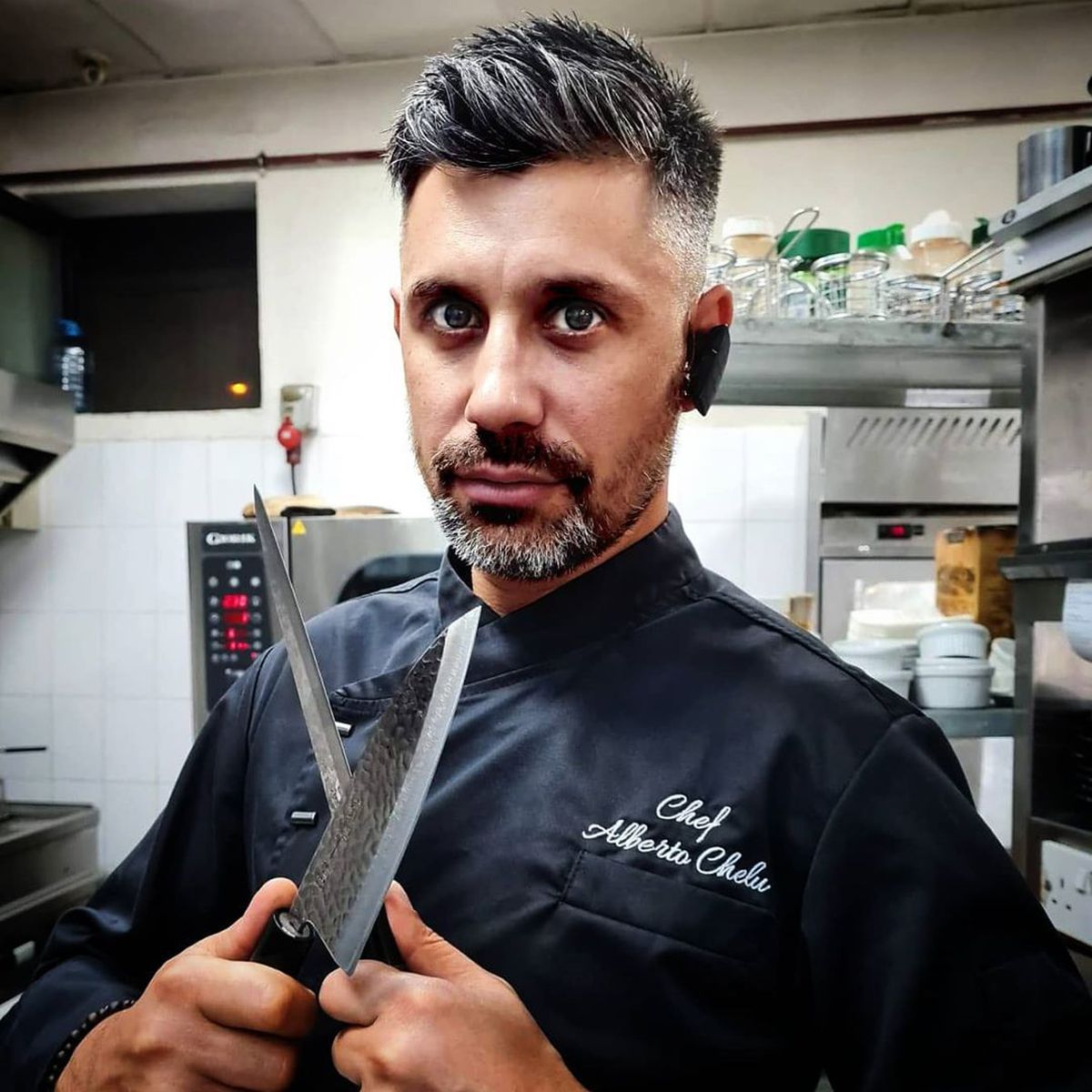 VIDEO. Un fost atacant român a luat „Cuțitul de Aur” în emisiunea „Chefi la Cuțite”