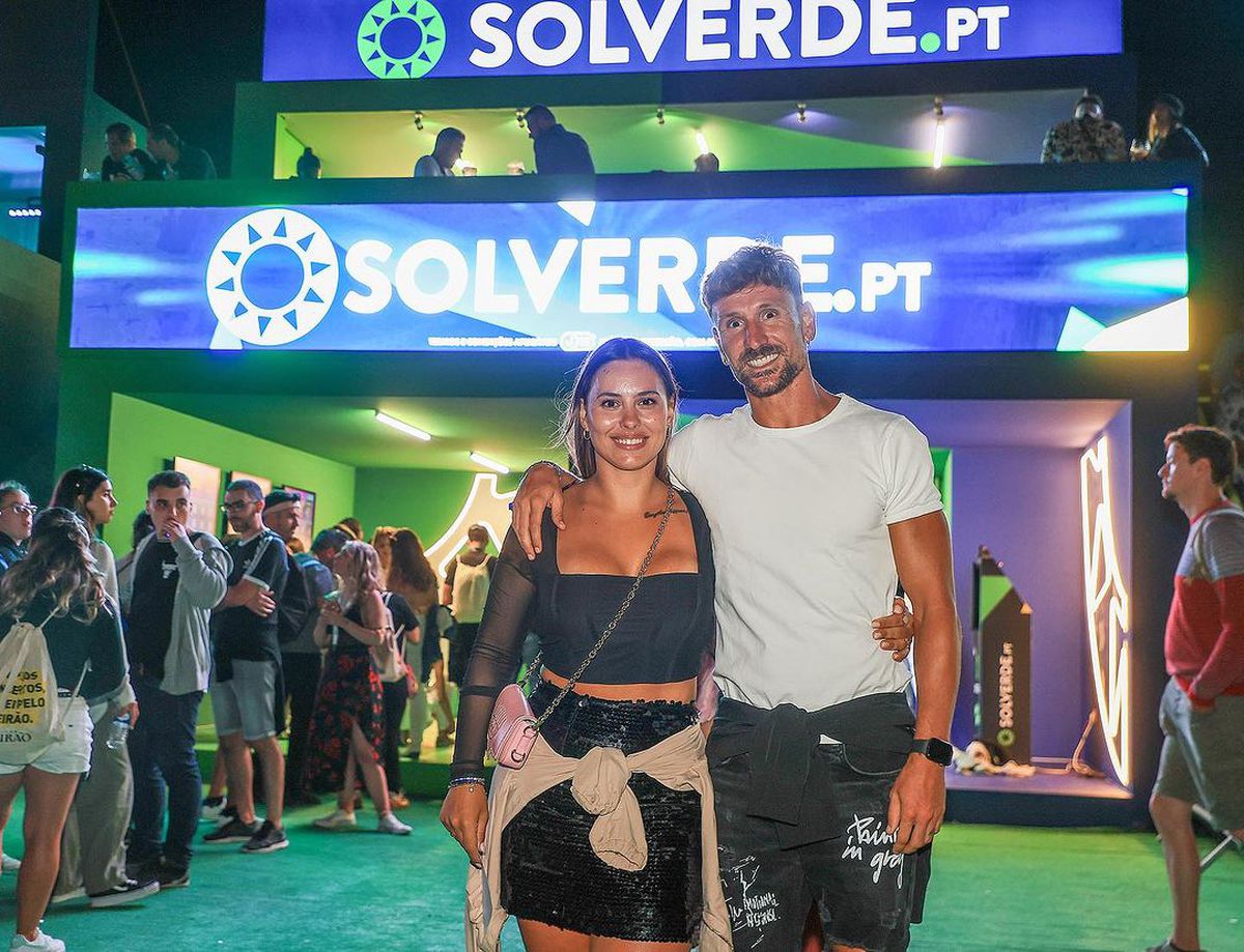 Un fotbalist de la Rio Ave a pozat nud alături de iubita lui, iar imaginile au ajuns publice: „Nu trăim așa cum își doresc unii dintre voi”