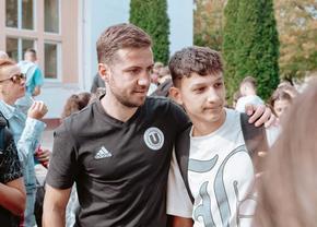 Alexandru Chipciu și Dan Nistor au dus cărți într-o comună de lângă Cluj-Napoca