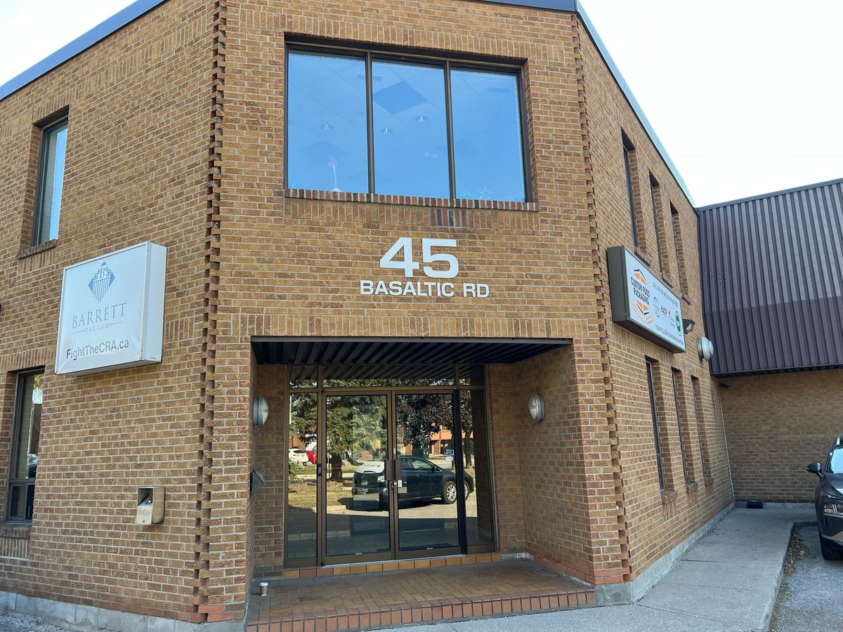 Cine a produs suplimentul contaminat pe care Mouratoglou i l-a oferit lui Halep: firma e într-un mic depozit, iar fabrica nu există!