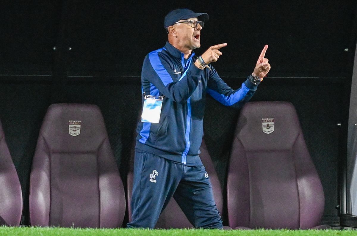 „Asta i-a dat pe ei peste cap” » Leo Grozavu dezvăluie ce s-a întâmplat la pauza meciului cu Rapid și care e filosofia sa: „Eu vreau să atac, nu să joc închis și să aștept la «poate iese ceva»”