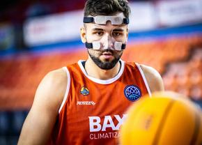 Emanuel Cățe, singurul baschetbalist român din campionatul Spaniei, a finalizat cu bine o săptămână care a început cu o fractură nazală