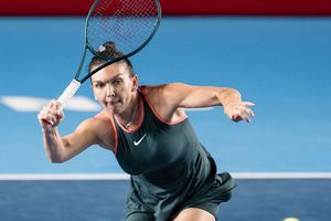 Simona Halep se antrenează în sala de forță pentru următorul turneu