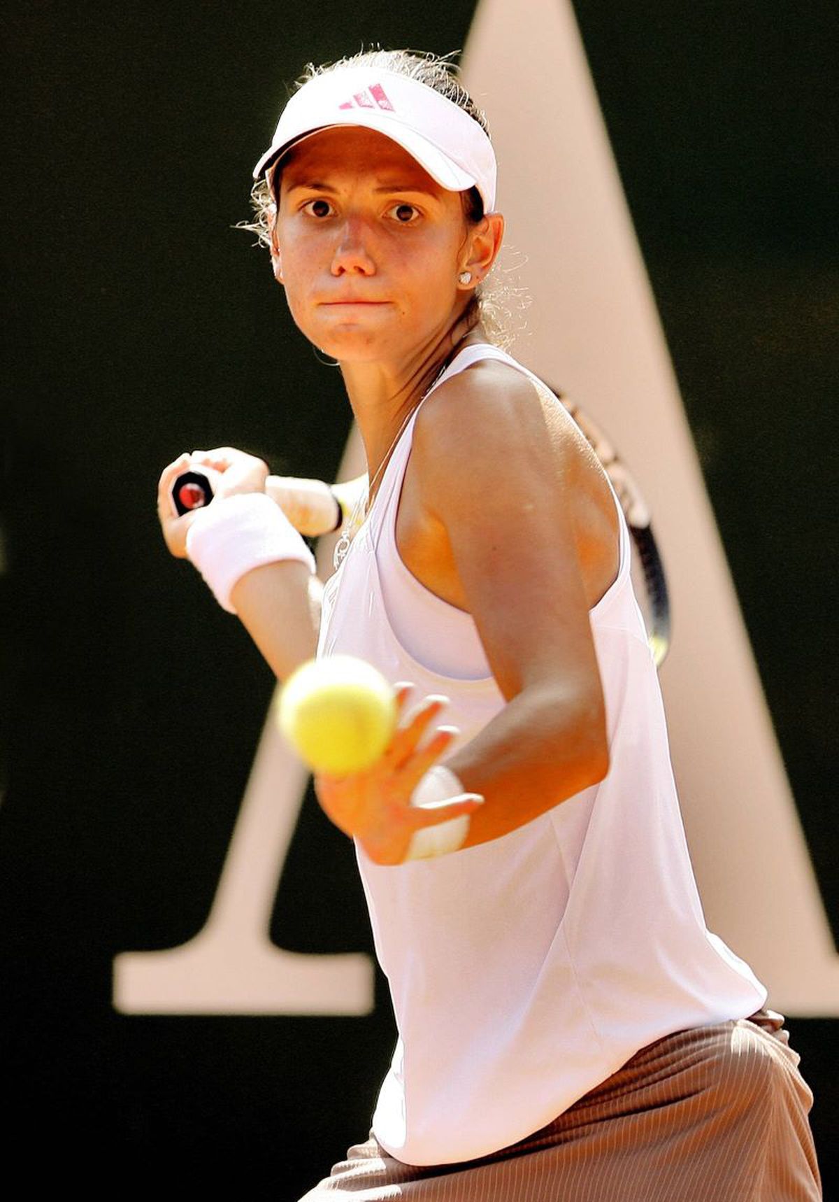 „Eram speriată de bombe, efectiv” » La finalul carierei, Raluca Olaru a acordat un interviu extins Gazetei, despre anxietatea din pandemie, fața neștiută a tenisului și provocările înfruntate: „Nu am crescut cu cea mai bună mentalitate, dar m-am schimbat”