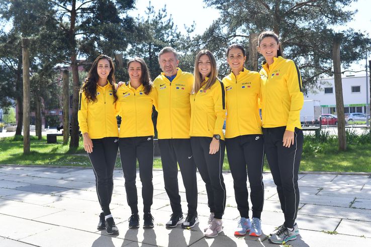 Raluca Olaru alături de Mihaela Buzărnescu, Monica Niculescu, Florin Segărceanu, Simona Halep, Irina Begu în 2019 Foto: Gazeta Sporturilor