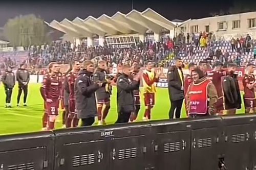 Galeria Rapidului i-a ironizat pe fotbaliștii la finalul înfrângerii cu FC Botoșani, scor 0-2, din runda cu numărul #12 din Superliga.