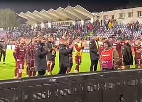 „Palmă” după „palmă”! Cum a reacționat galeria Rapidului când fotbaliștii au venit la gard, după eșecul cu Botoșani