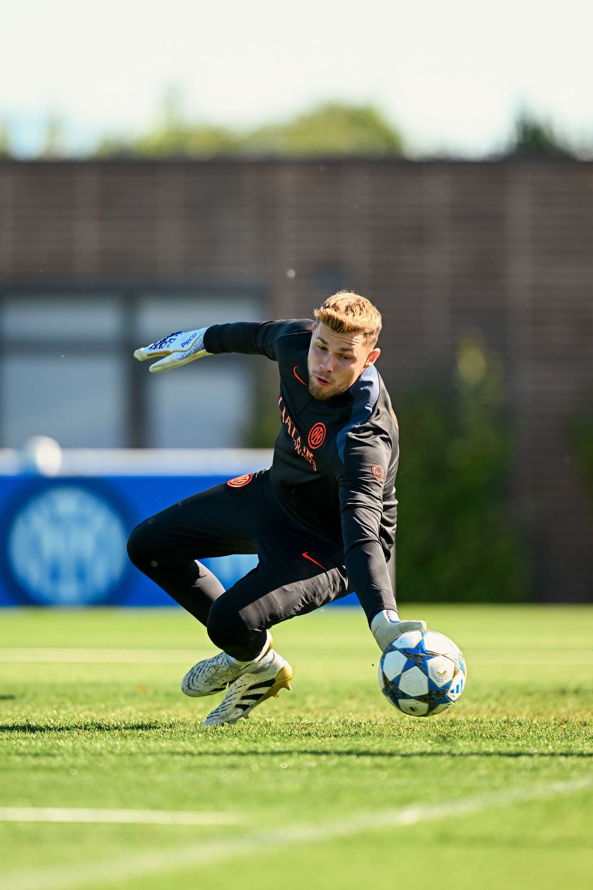 Imagini de la antrenamentele lui Chivu la Inter