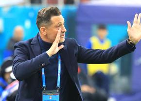 Râde de tactica lui Mirel Rădoi: „Un fel de oină!” » Atac la trei fotbaliști ai Universității Craiova: „E «curățătorie chimică»”