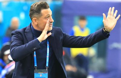 Râde de tactica lui Mirel Rădoi: „Un fel de oină!” » Atac la trei fotbaliști ai Universității Craiova: „E «curățătorie chimică»”