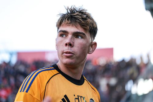 Luis Buffon (stânga, în duel cu Jhon Lucumi), debut în Serie A în Bologna - Pisa 4-0 / Foto: Imago