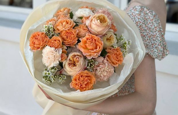 Tendințe florale 2025: combinații cromatice inspirate pentru buchete memorabile