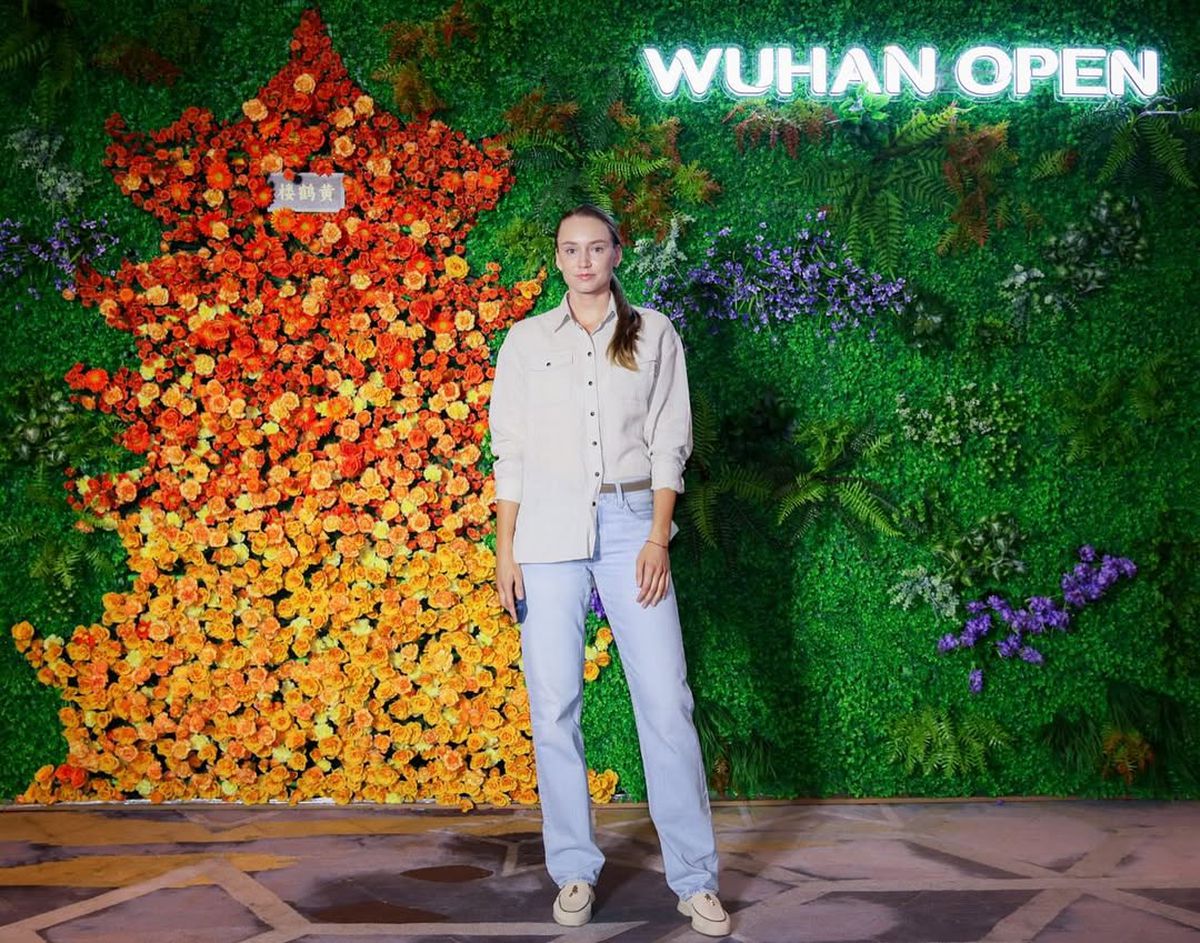 Apariții spectaculoase pentru Sorana Cîrstea, Emma Răducanu sau Iga Swiatek » Imagini de la petrecerea jucătoarelor în Wuhan