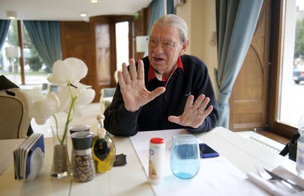 Emeric Ienei are probleme serioase de sănătate: „Abia mă pot plimba. Trăiesc cu medicamente și cu calmante” + Surprins de plecarea lui Narcis Răducan