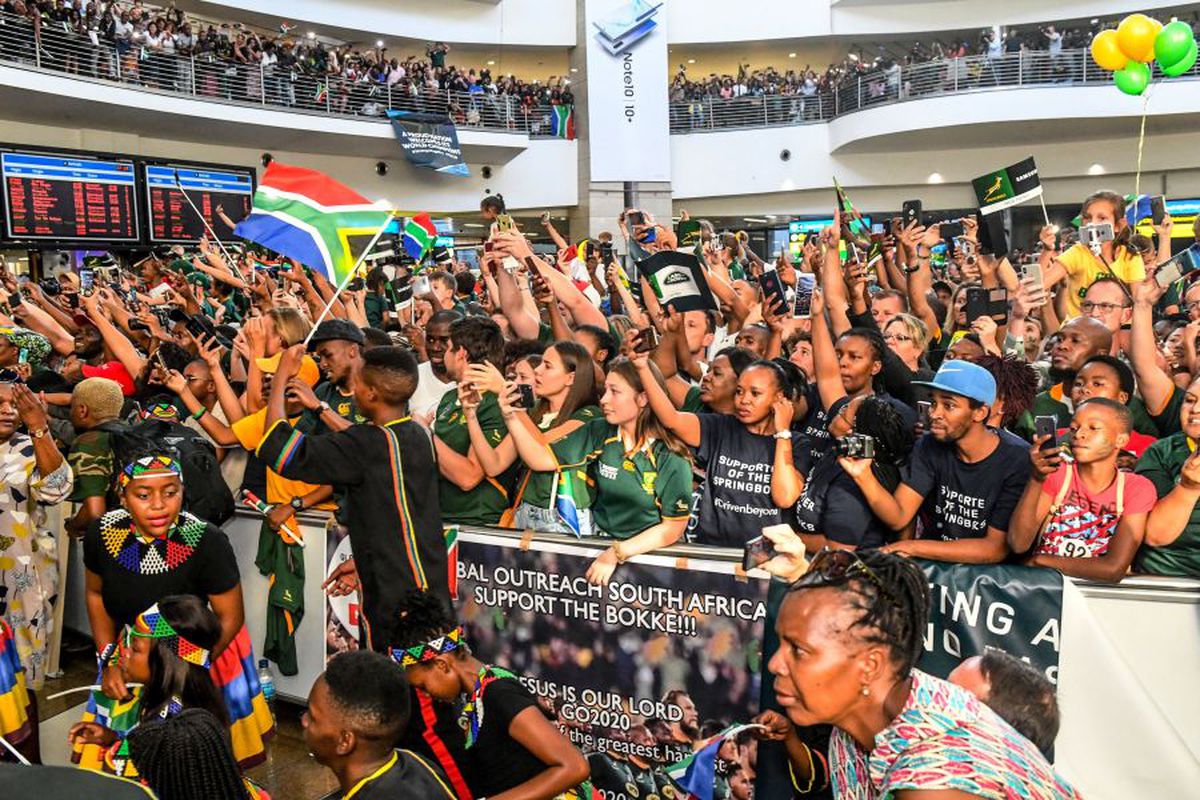 FOTO + VIDEO Africa de Sud, primită cu urale la întoarcerea acasă, după câștigarea Cupei Mondiale